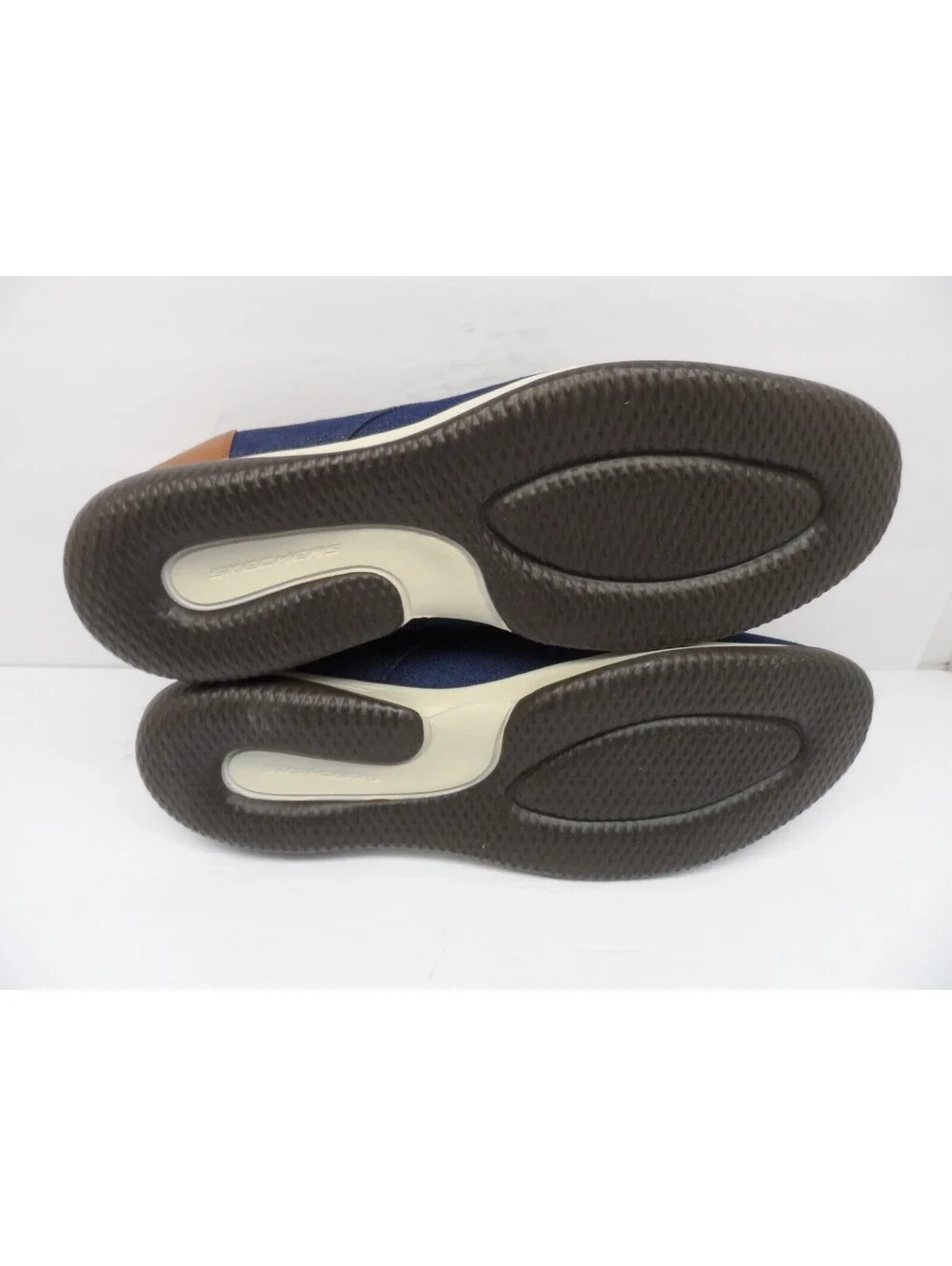 Skechers new without